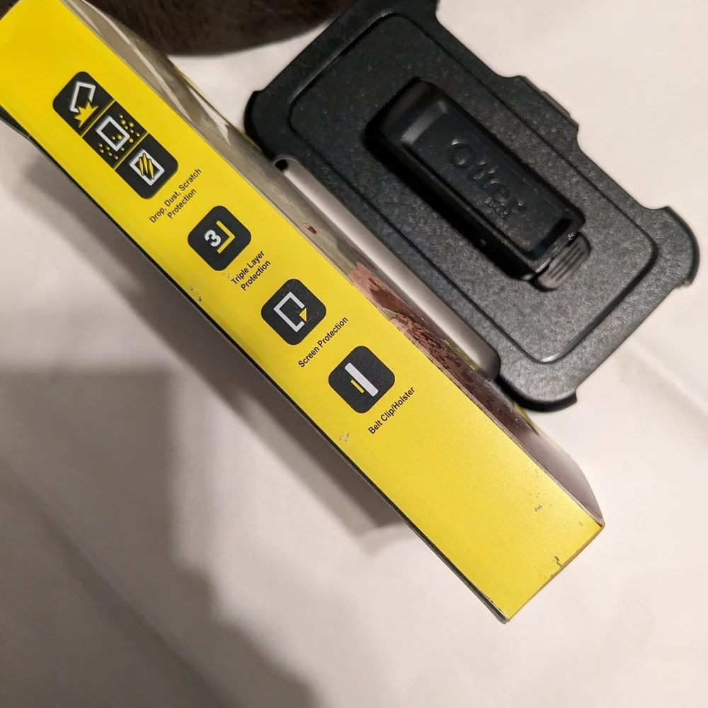 OtterBox Defender Belt Clip Case Holster for a Samsung S6 Phone Black